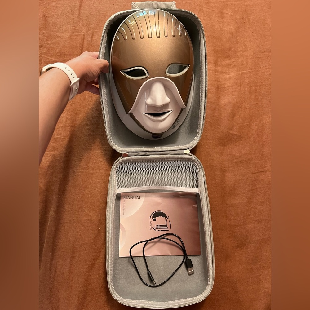NWOT! highly rated Cleopatra LED mask